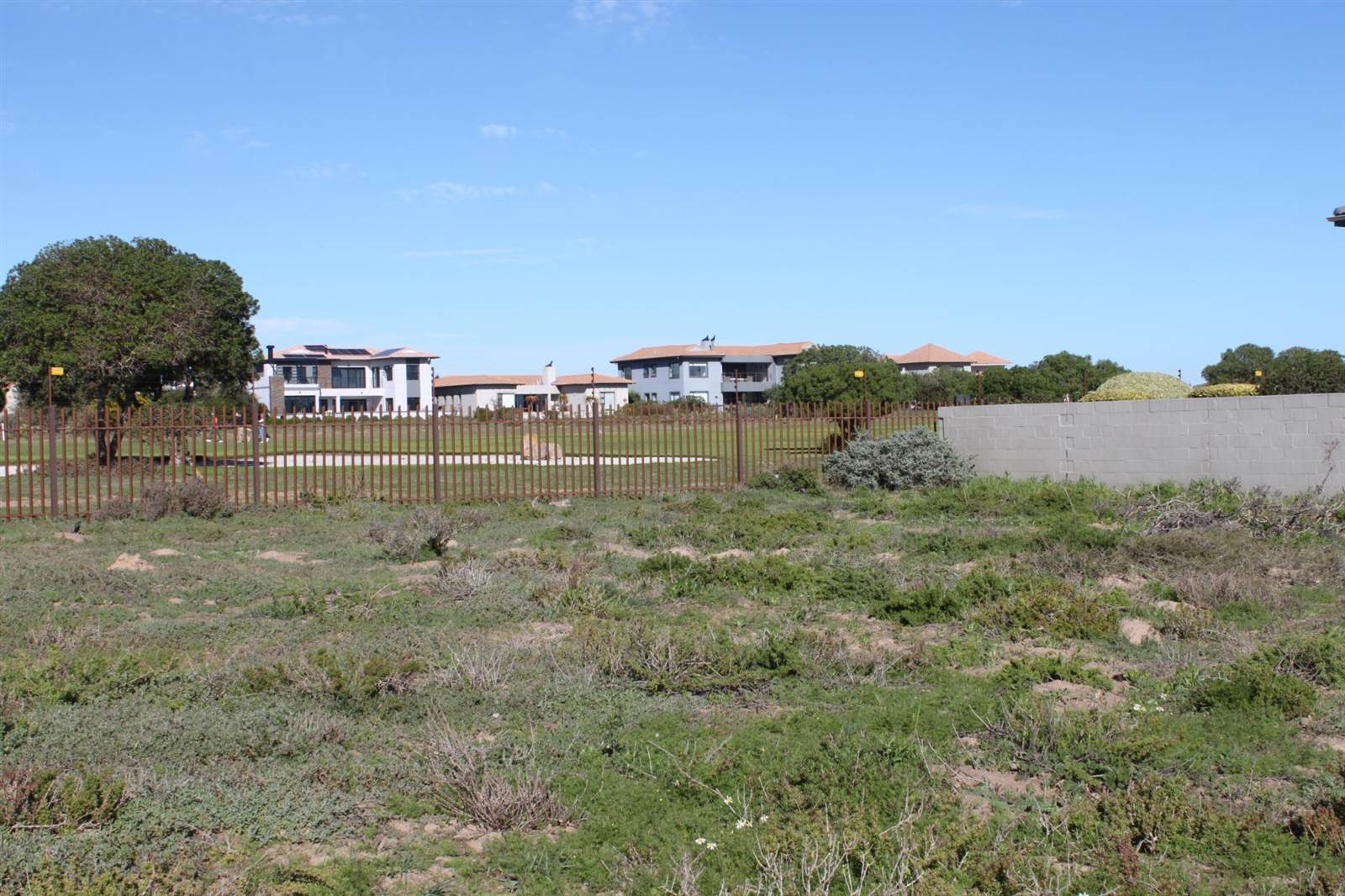 729 m² Land available in Country Club photo number 9