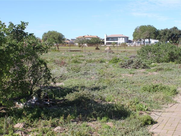 729 m² Land available in Country Club