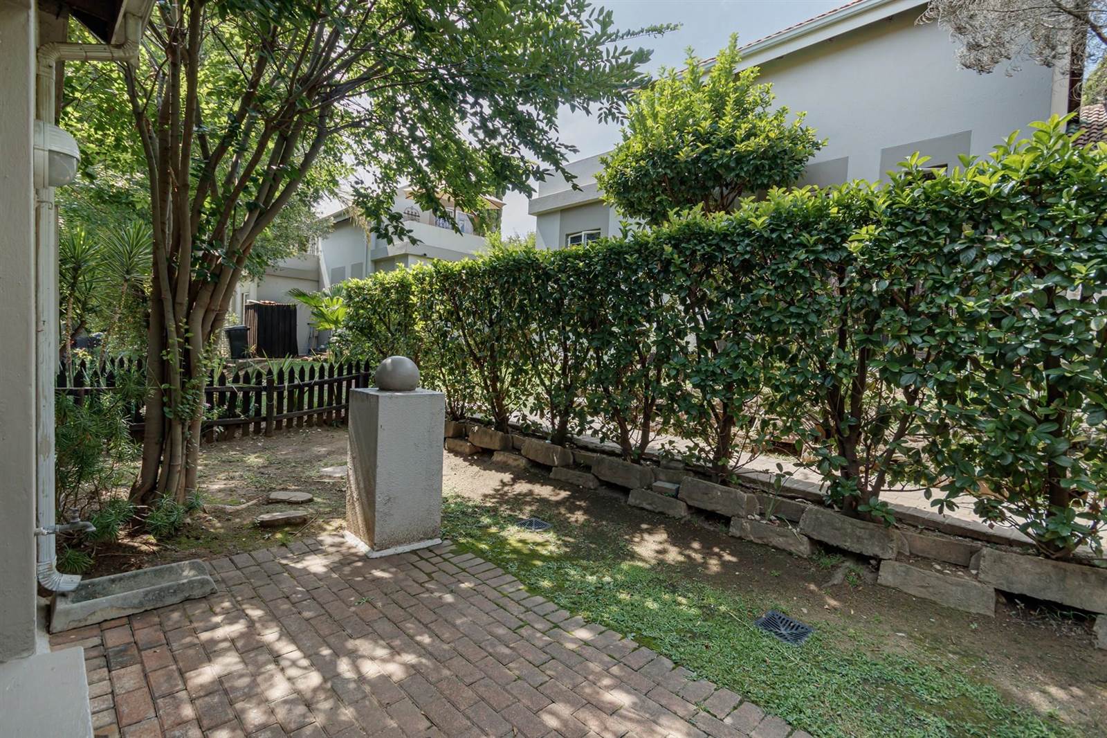 2 Bed Townhouse in Douglasdale photo number 29