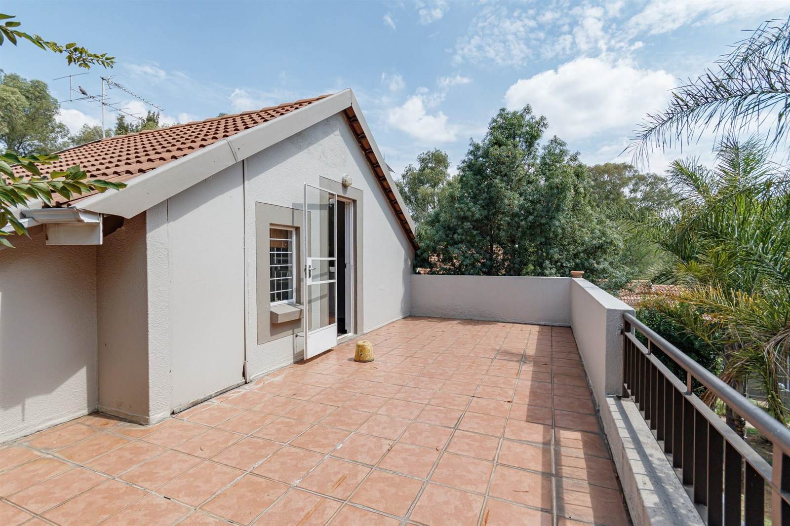 2 Bed Townhouse in Douglasdale photo number 25