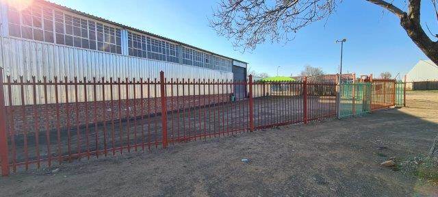 1050  m² Industrial space in Hamilton photo number 1