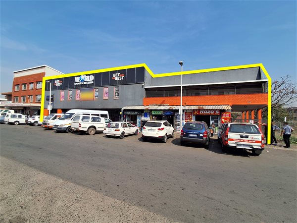 890  m² Commercial space