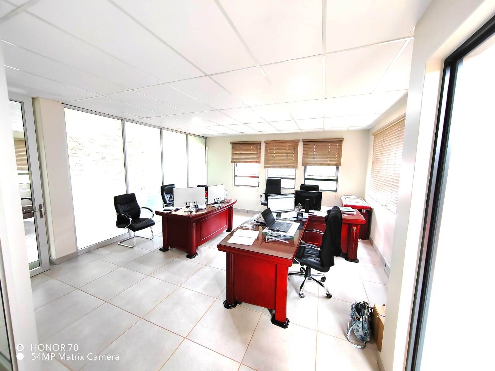 453  m² Office Space in Montana photo number 12