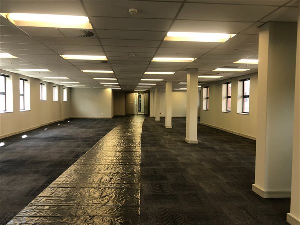 320  m² Commercial space