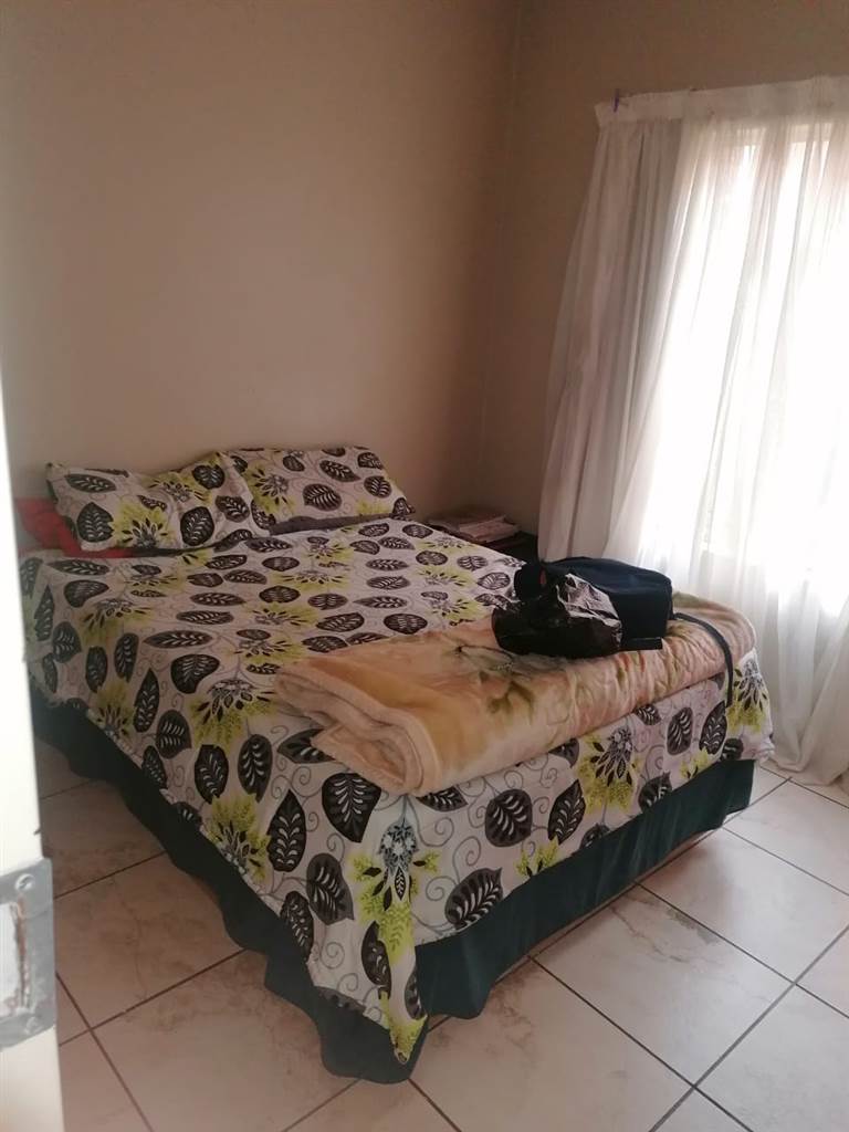 3 Bed Apartment in Waterval East photo number 16