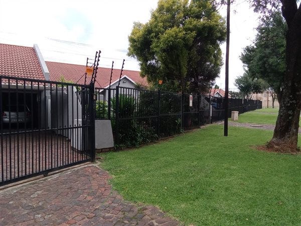 3 Bedroom Townhouse 3 Bedroom Townhouse