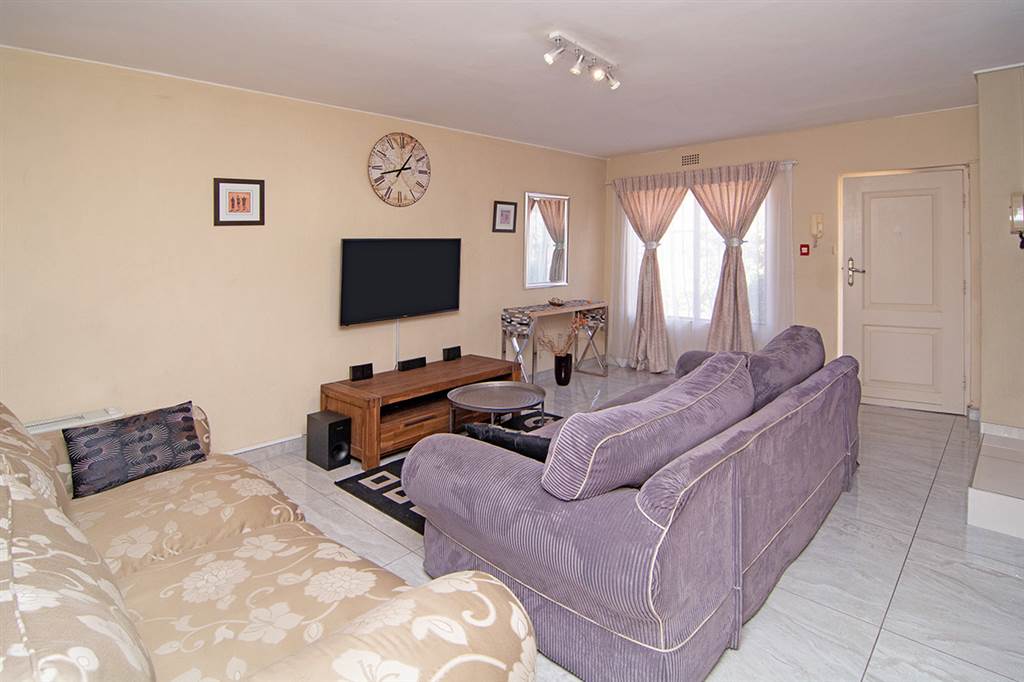 3 Bed Apartment in Observatory photo number 15