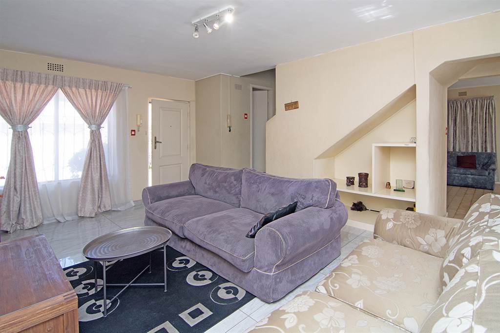 3 Bed Apartment in Observatory photo number 17