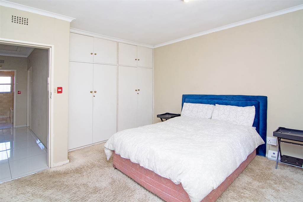 3 Bed Apartment in Observatory photo number 7