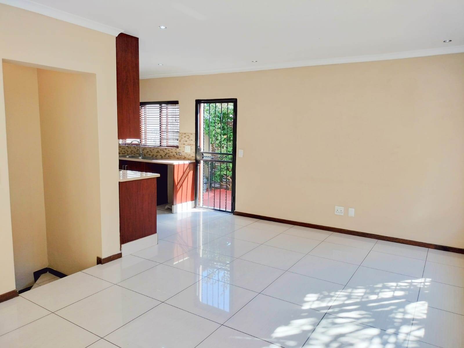 4 Bed House in Fourways photo number 5