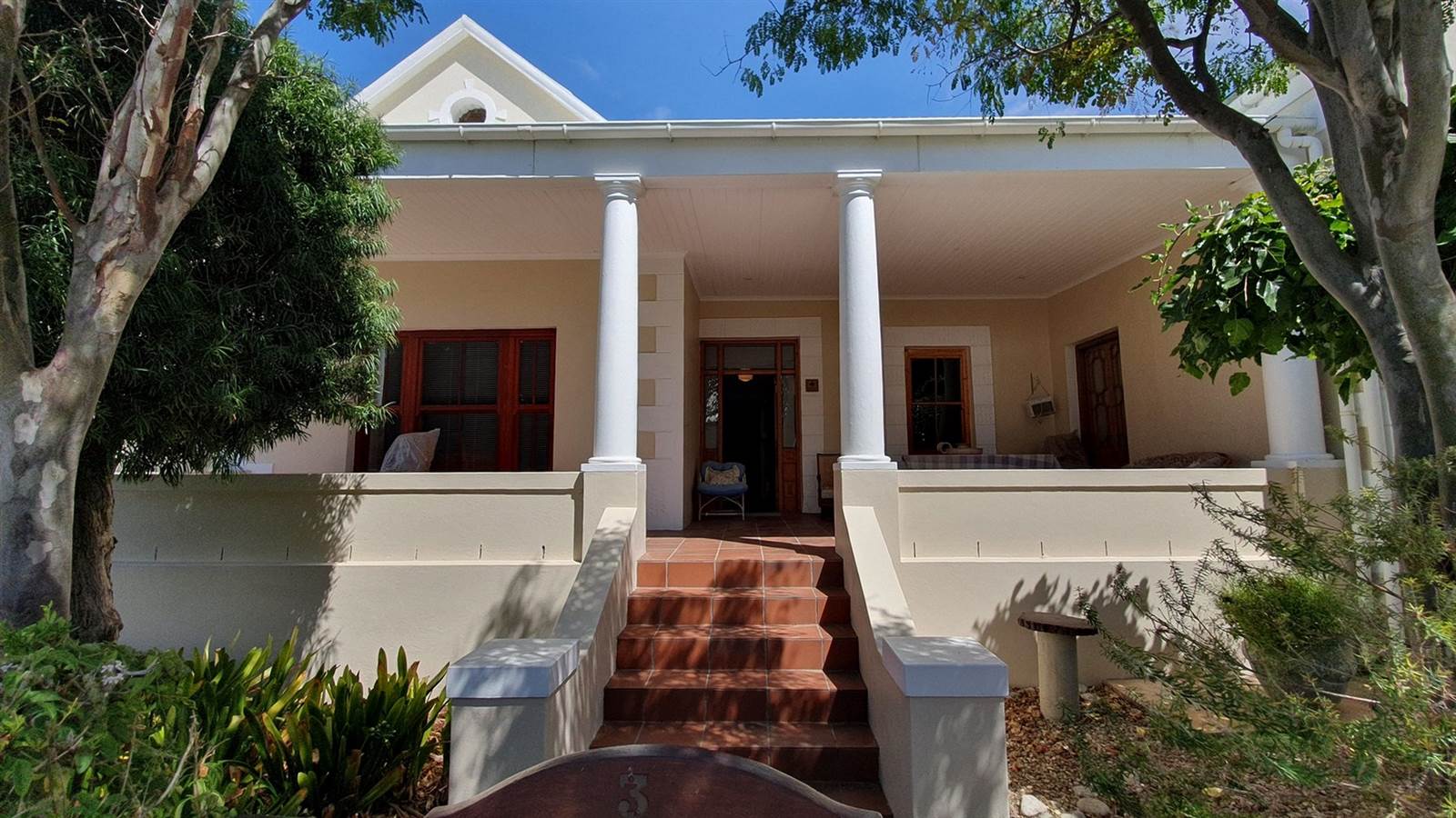 4 Bed House in Montagu photo number 2