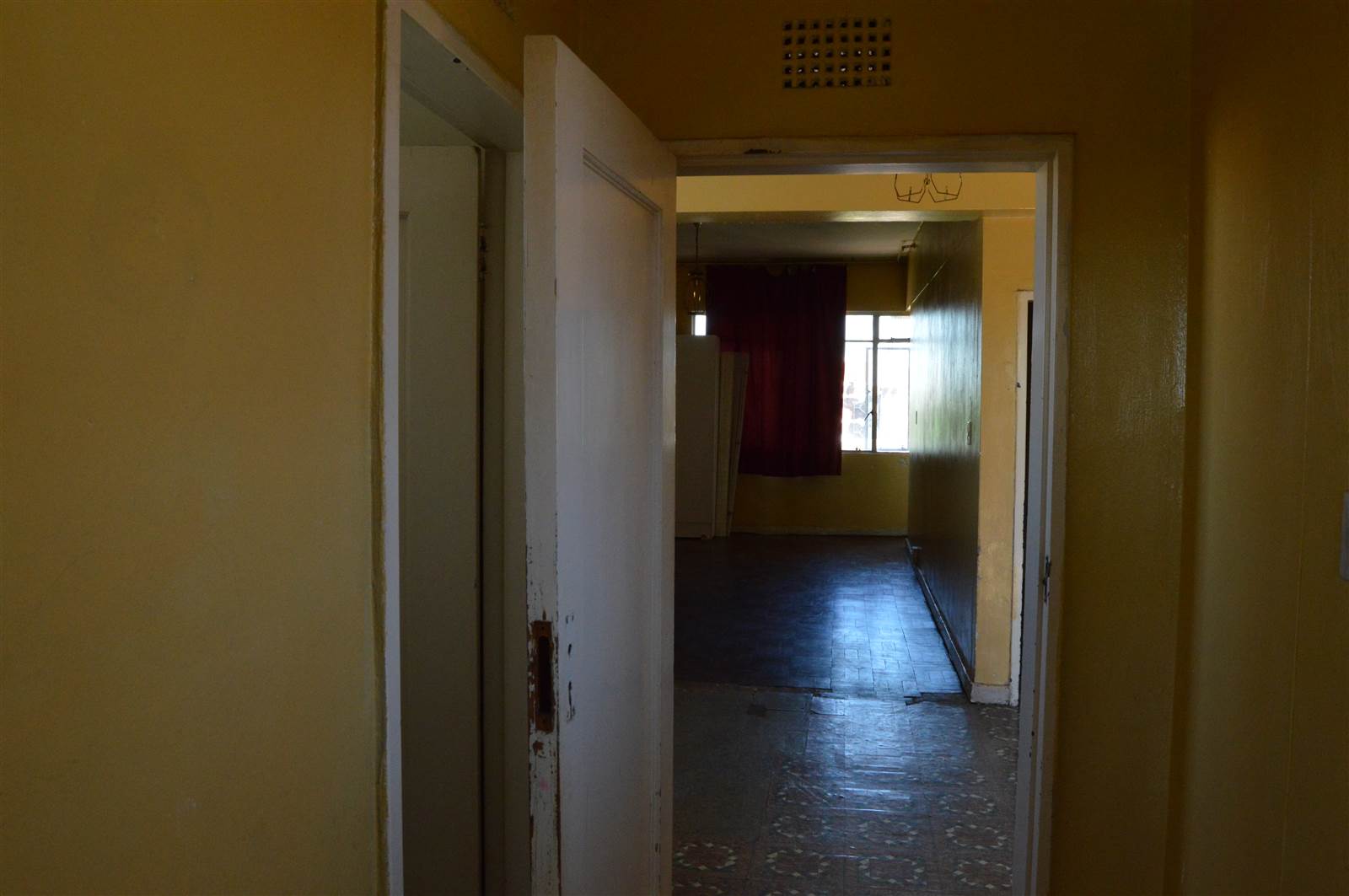 2 Bed Apartment in Yeoville photo number 3