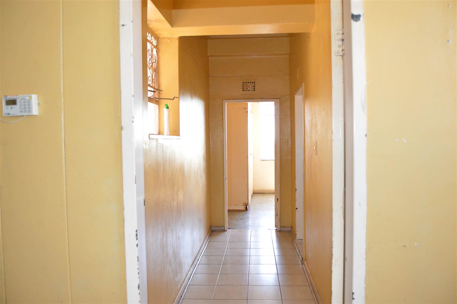 2 Bed Apartment in Yeoville photo number 9