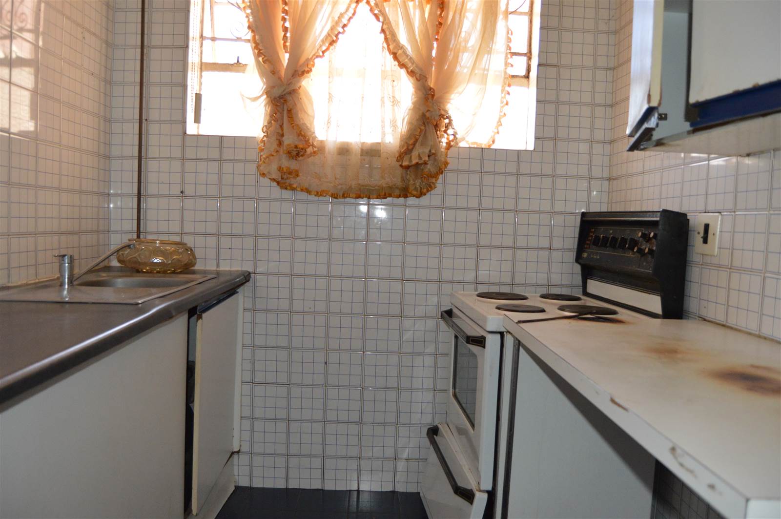 2 Bed Apartment in Yeoville photo number 11