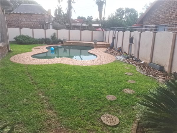 4 Bedroom House 4 Bedroom House