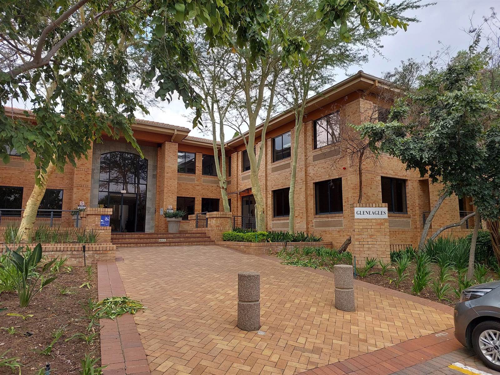 279  m² Commercial space in Bryanston photo number 1