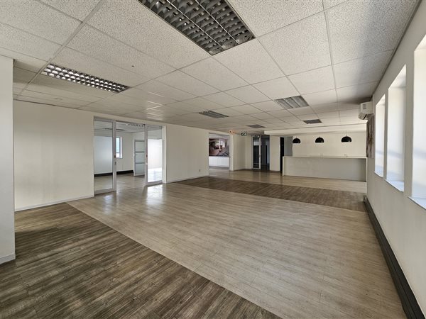 1 224  m² Commercial space