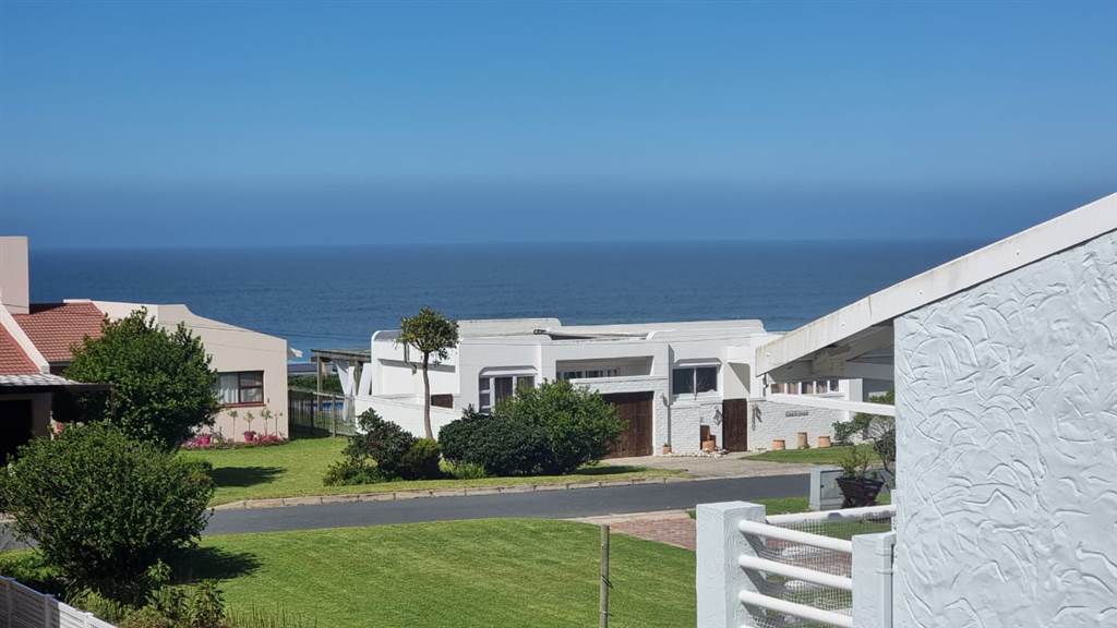 6 Bed House in Outeniqua Strand photo number 15