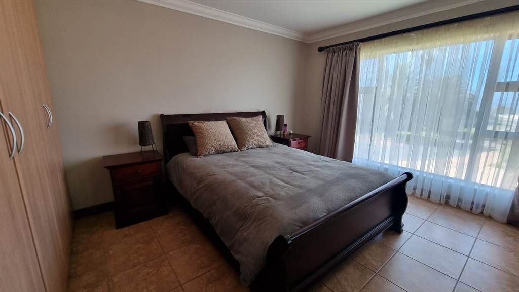 6 Bed House in Outeniqua Strand photo number 24