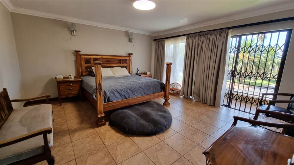 6 Bed House in Outeniqua Strand photo number 18