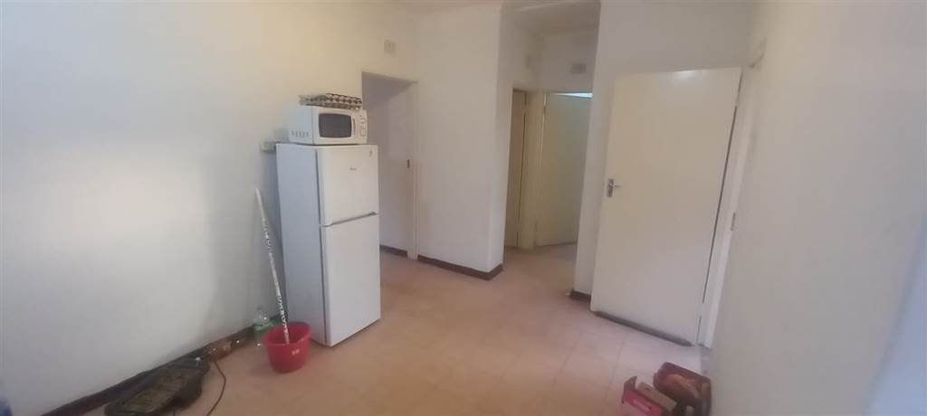 2 Bed Flat in Mmabatho photo number 4