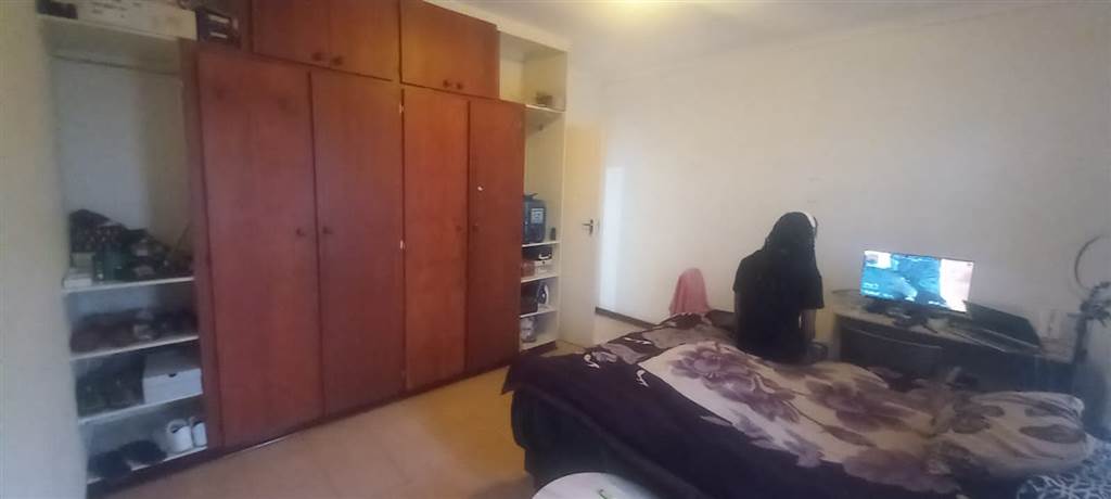2 Bed Flat in Mmabatho photo number 9