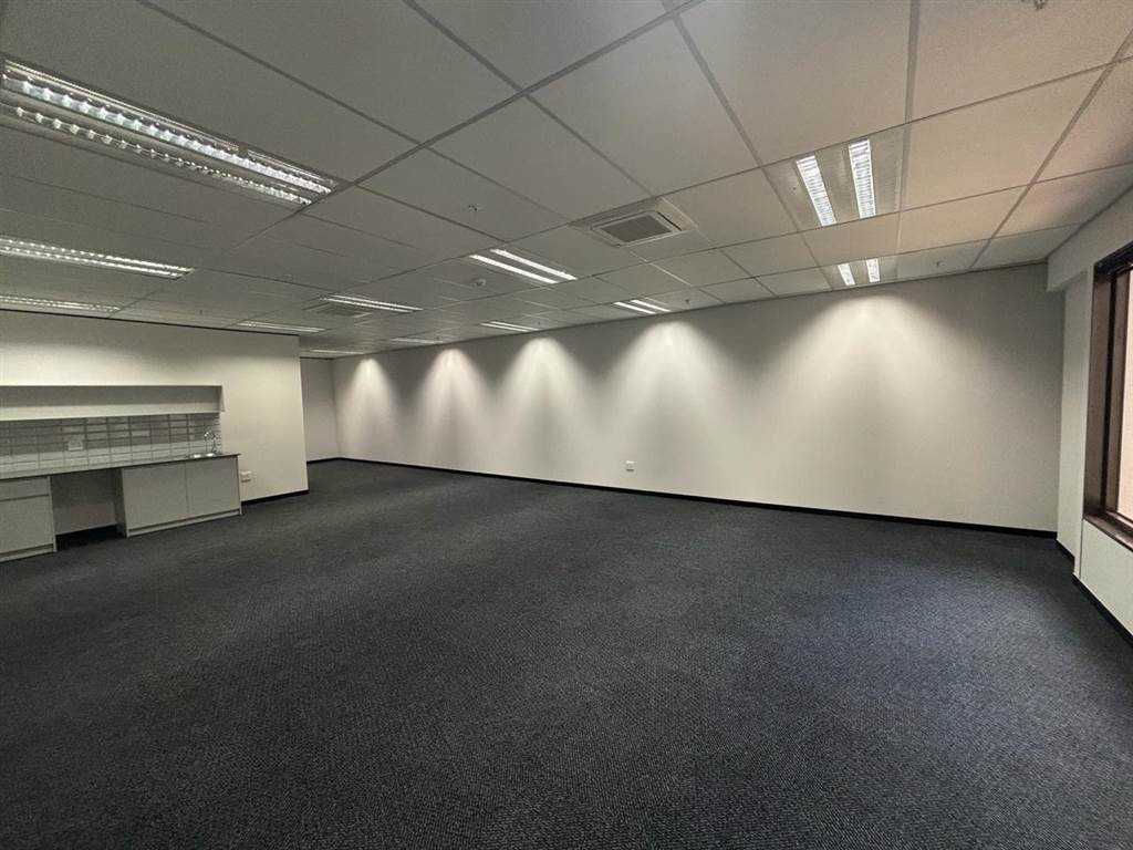 122  m² Commercial space in Parktown photo number 16