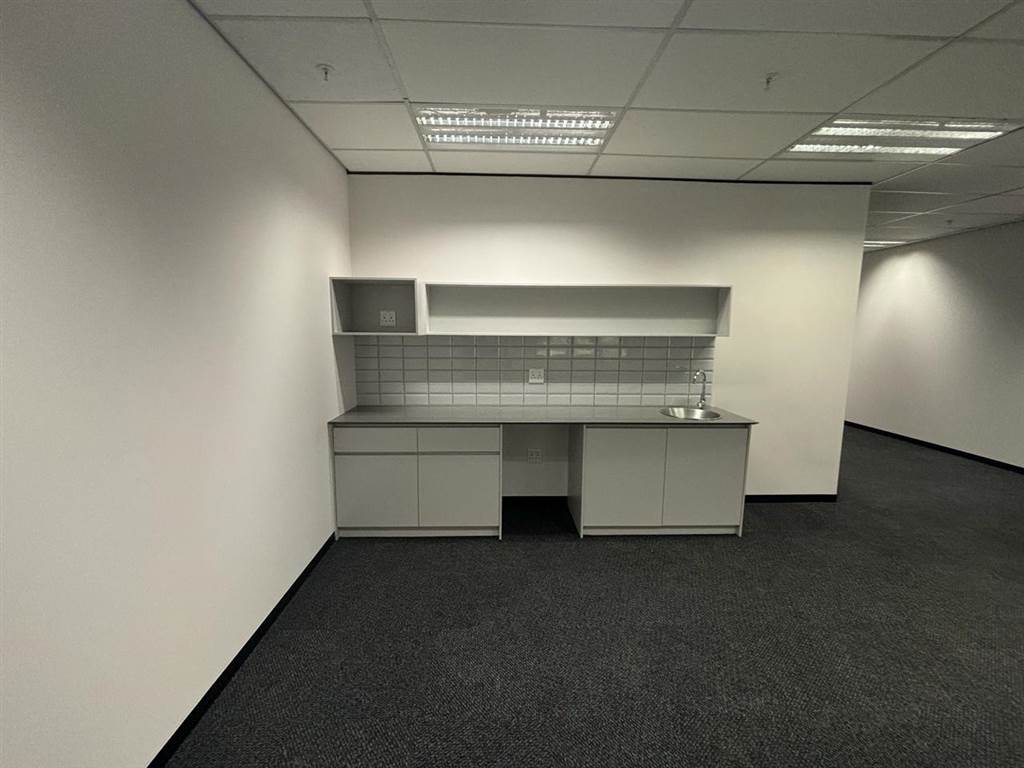 122  m² Commercial space in Parktown photo number 19
