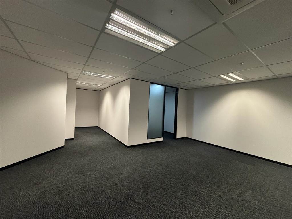 122  m² Commercial space in Parktown photo number 9