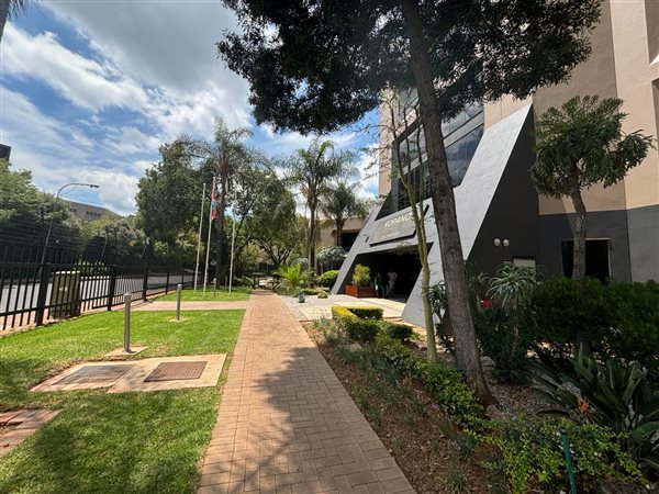 122  m² Commercial space in Parktown
