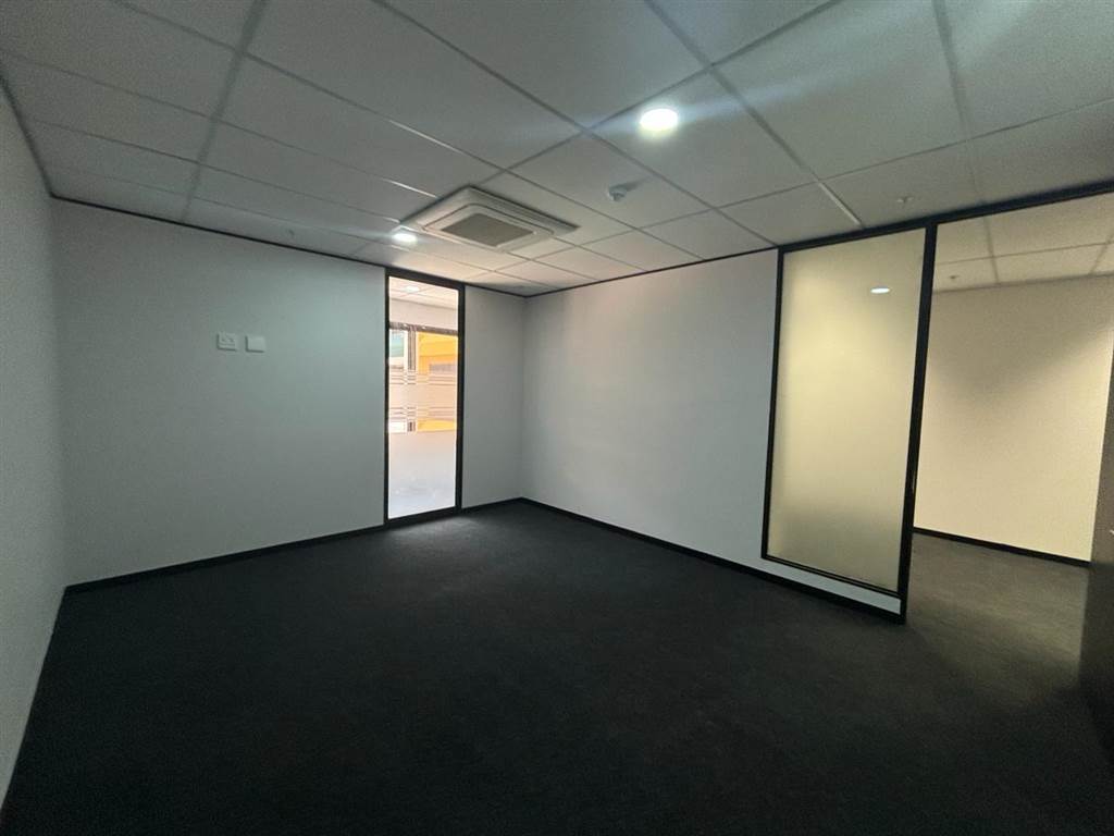 122  m² Commercial space in Parktown photo number 18