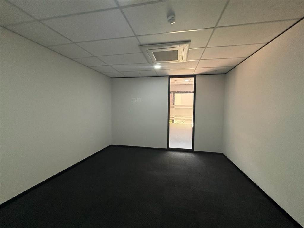 122  m² Commercial space in Parktown photo number 20