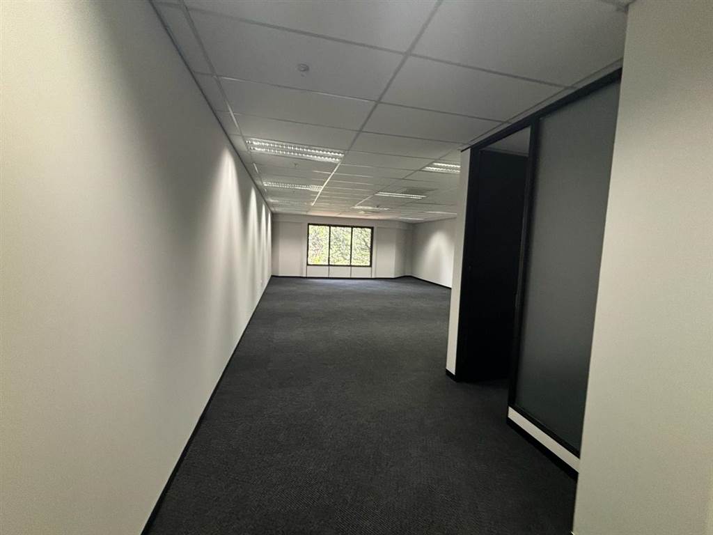 122  m² Commercial space in Parktown photo number 12