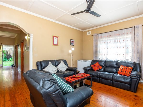 4 Bedroom House 4 Bedroom House
