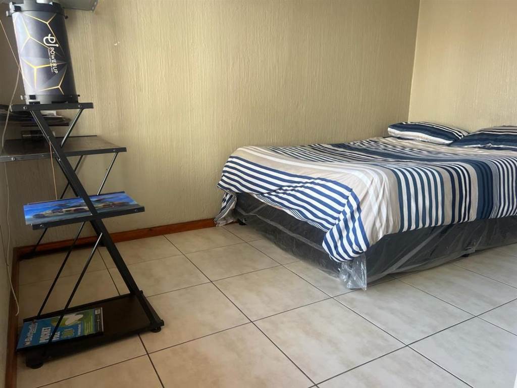 3 Bed Apartment in Corlett Gardens photo number 25