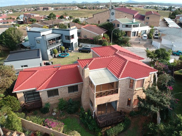 4 Bedroom House 4 Bedroom House