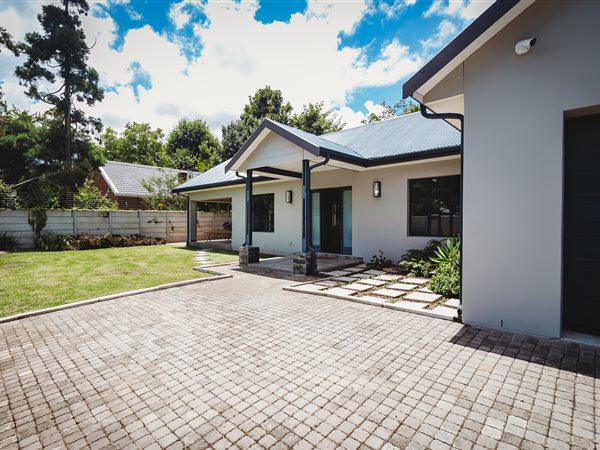 6 Bed House in Heatherlands