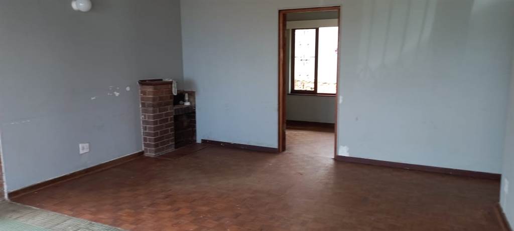 3 Bed House in Scottburgh Central photo number 5