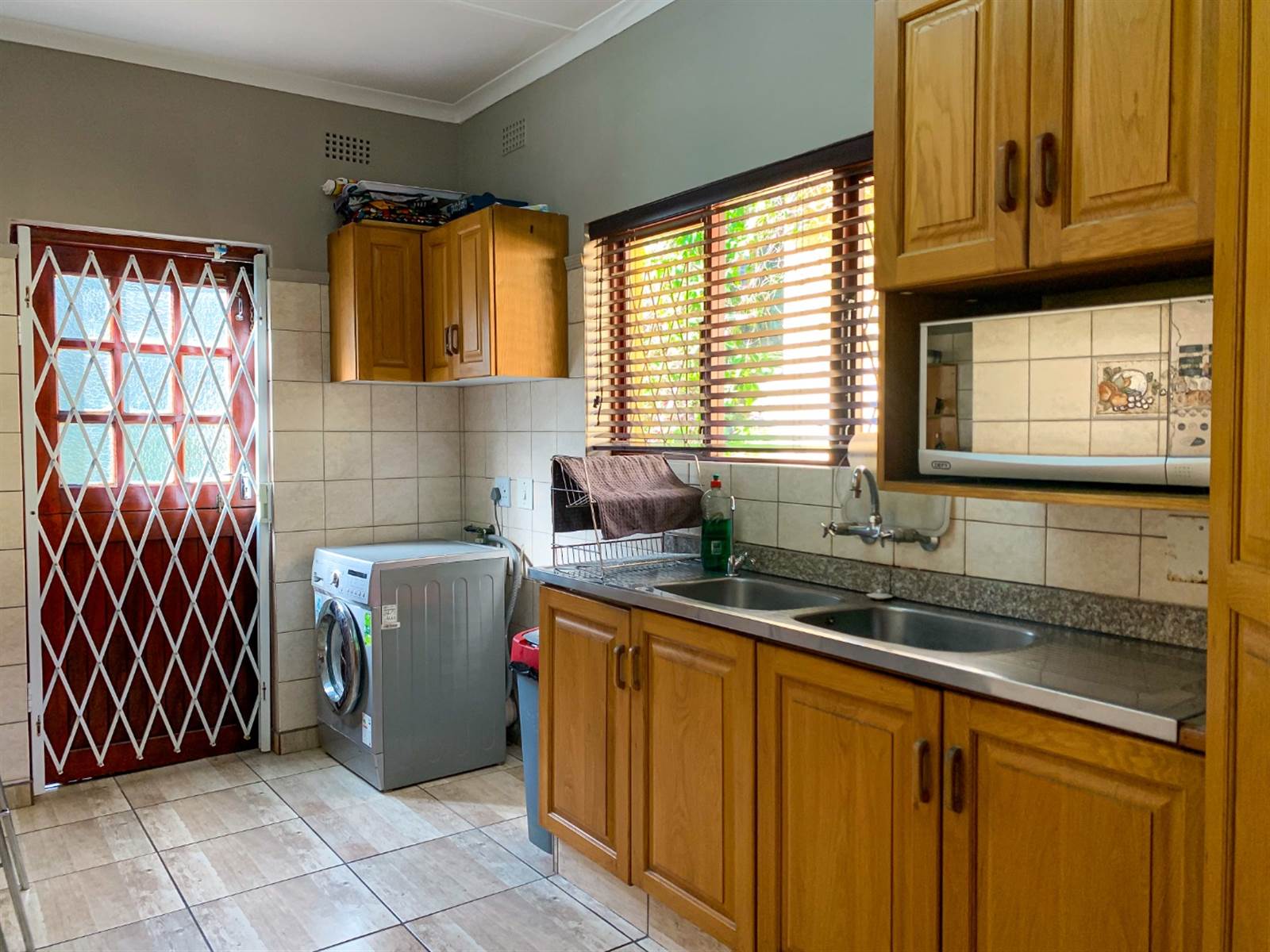 3 Bed House in Umtentweni photo number 9
