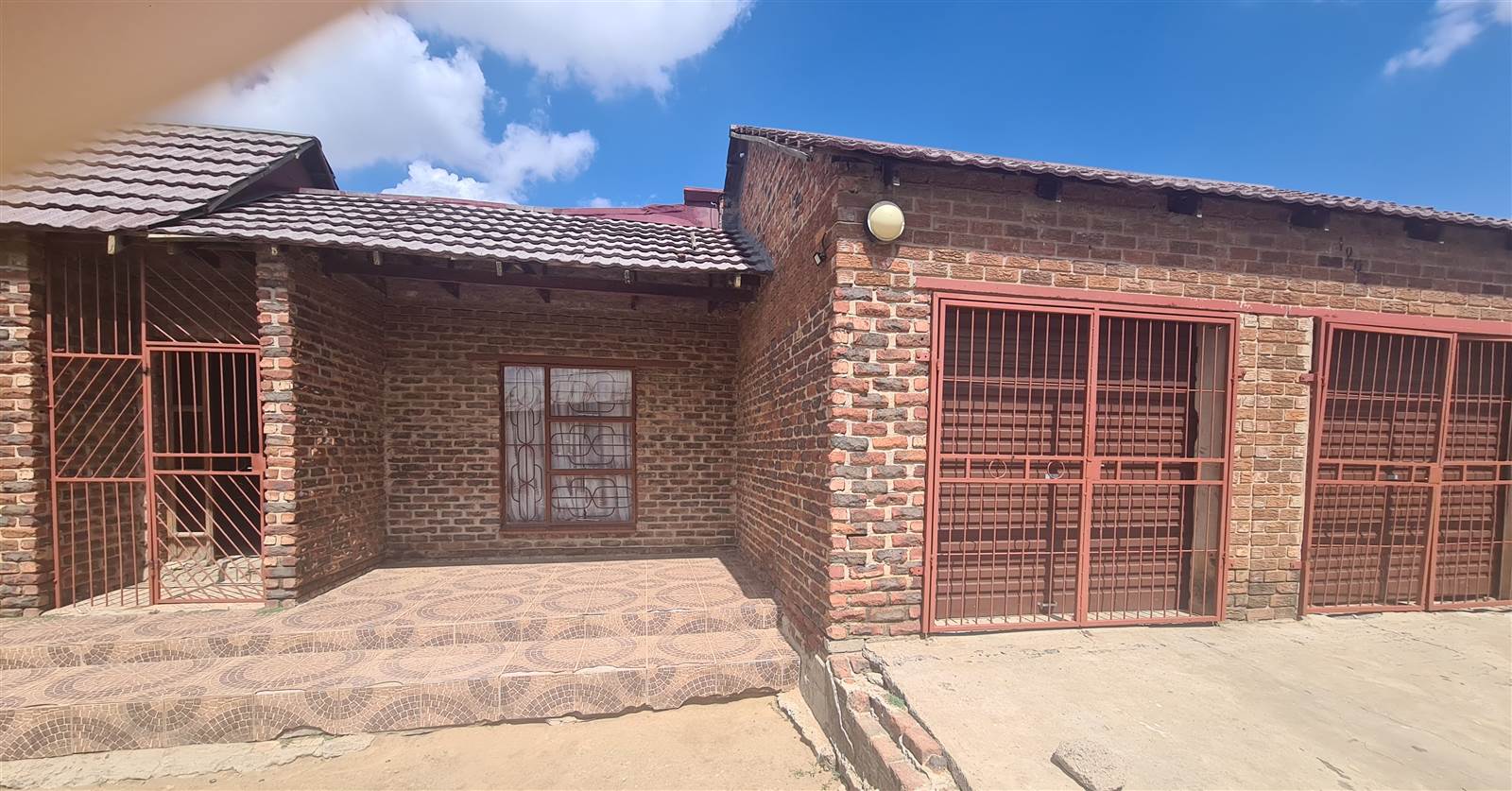 3 Bed House in Kroonstad photo number 1