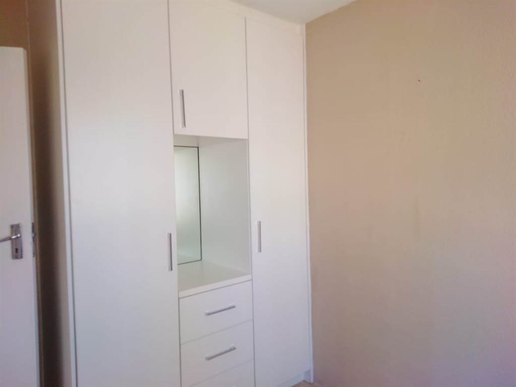 2 Bed Apartment in Corlett Gardens photo number 7