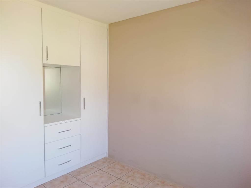2 Bed Apartment in Corlett Gardens photo number 6