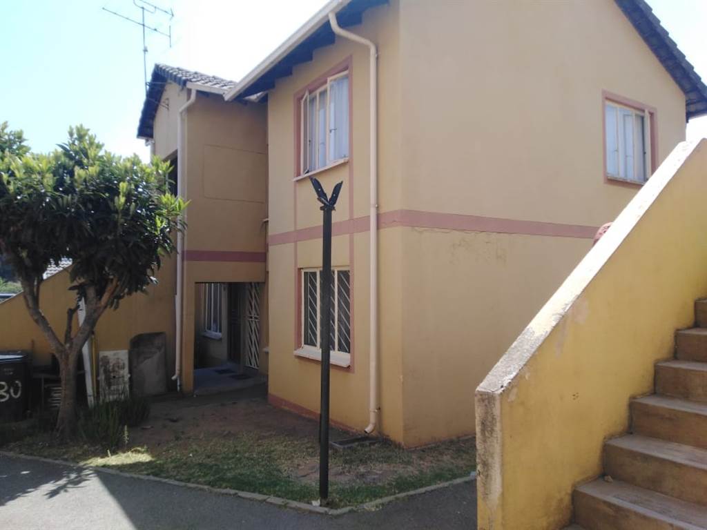 2 Bed Apartment in Corlett Gardens photo number 15