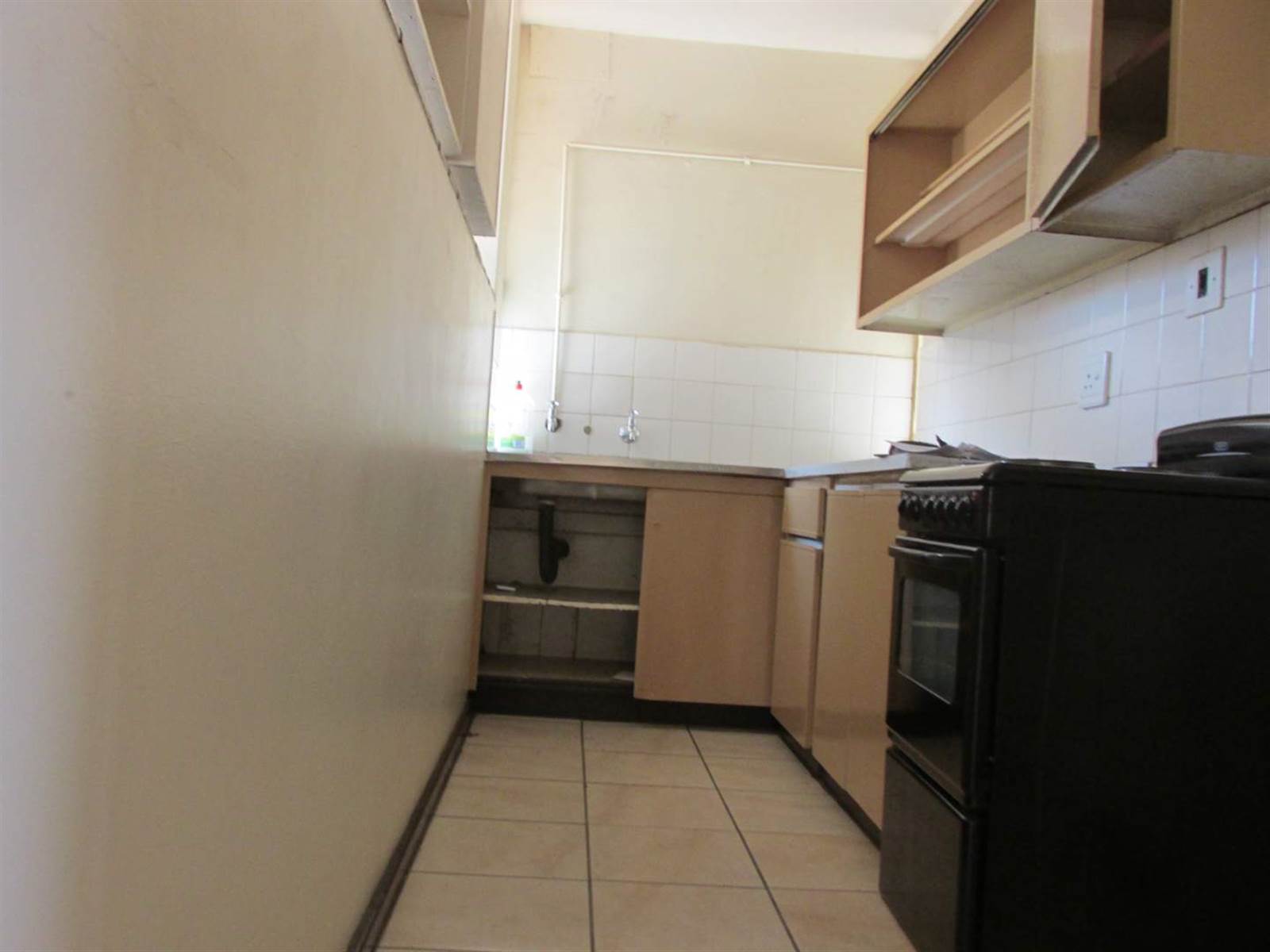 2 Bed Apartment in Pretoria North photo number 2