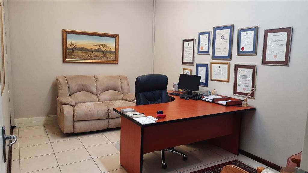 100  m² Office Space in Rustenburg Central photo number 8