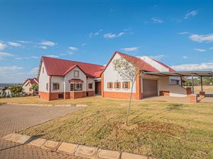 3 Bed Townhouse in Waterlake Farm