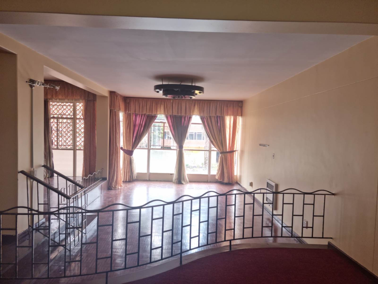3 Bed Apartment in Parktown photo number 3