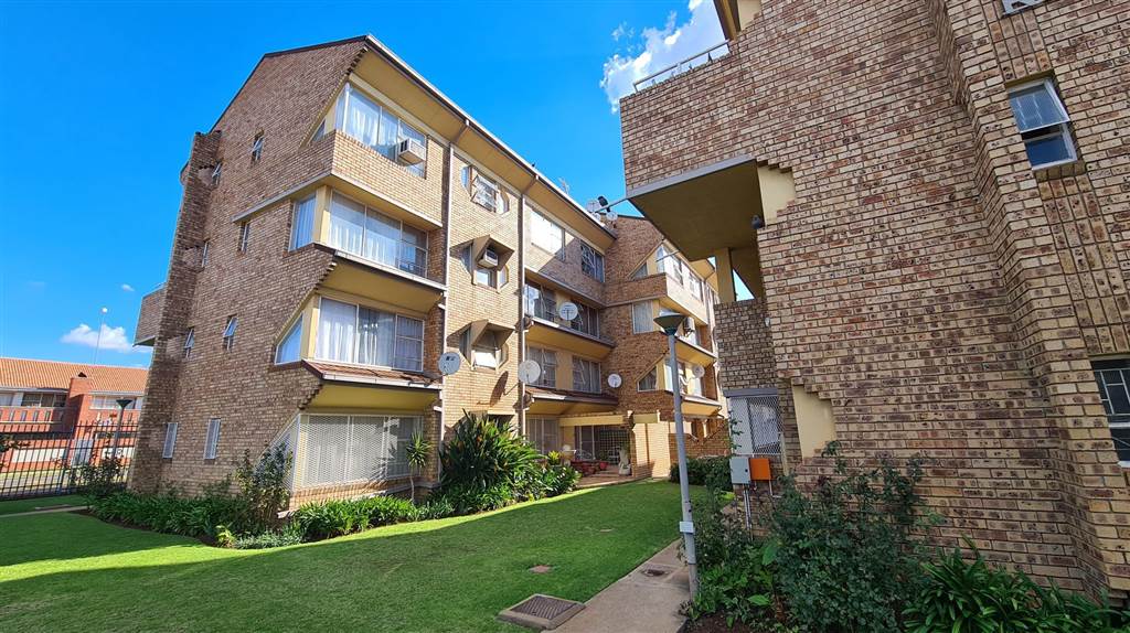 3 Bed Apartment in Potchefstroom Central photo number 1