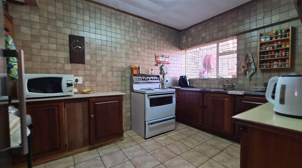 3 Bed Apartment in Potchefstroom Central photo number 10