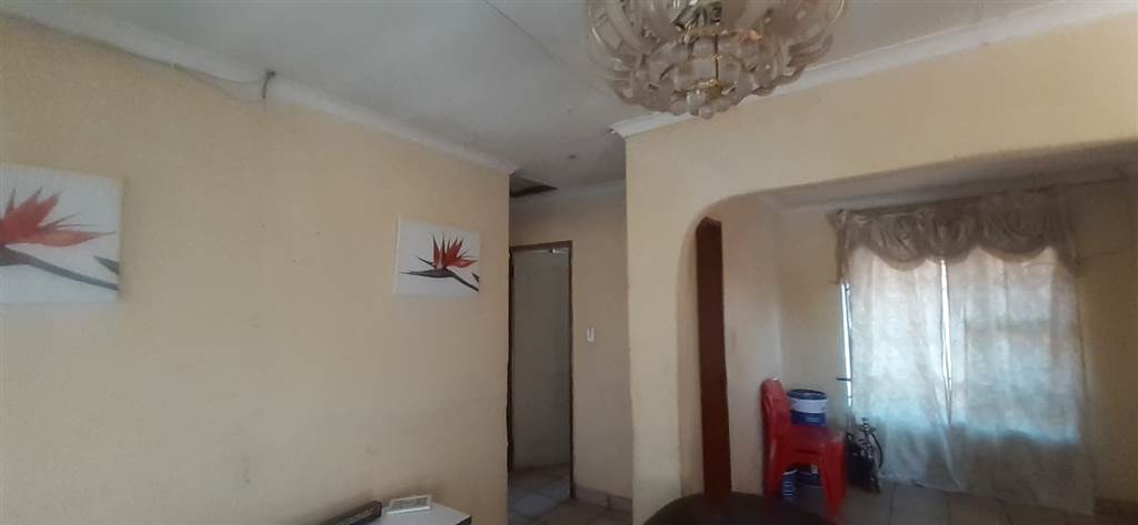 2 Bed House in Etwatwa photo number 12